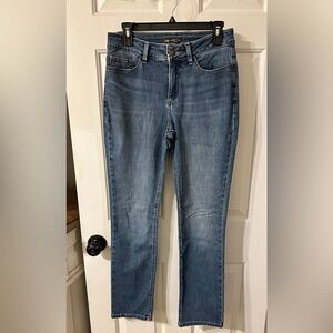 Lee regular fit straight leg mid rise secretly shapes jeans. Size 6.